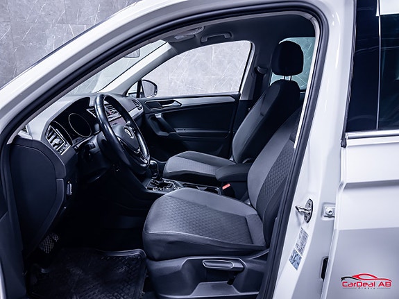 Volkswagen Tiguan 10 of 27
