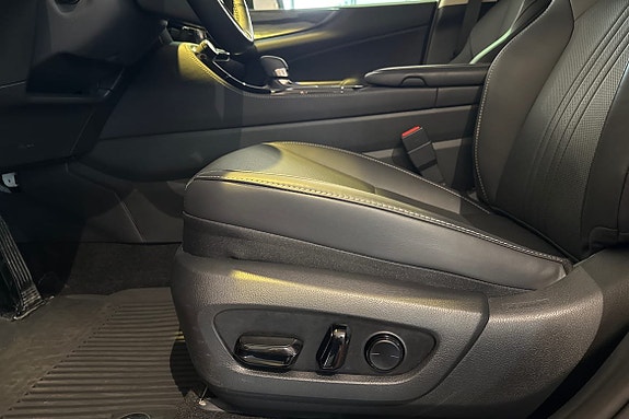Lexus NX450h+ 24 of 27