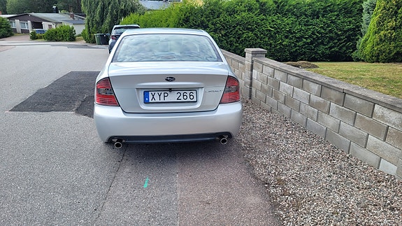 Subaru Legacy 2 of 5