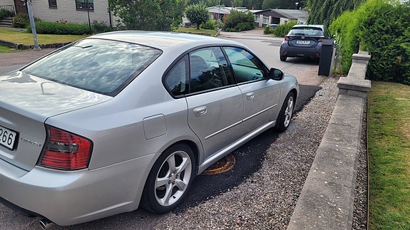 Subaru Legacy 3 of 5