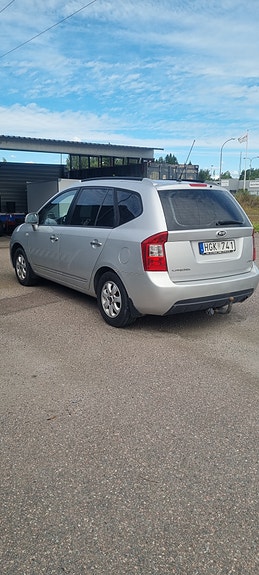 Kia Carens 2 of 3