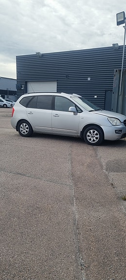 Kia Carens 3 of 3
