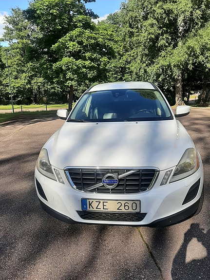 Volvo XC60 2 of 3