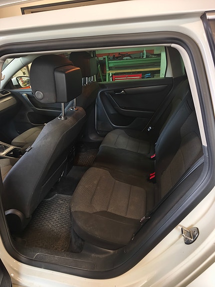 Volkswagen Passat 9 of 12