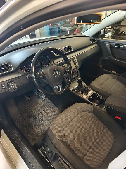 Volkswagen Passat 6 of 12
