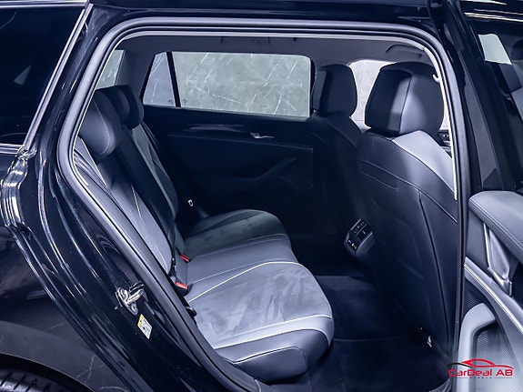 Volkswagen Passat 16 of 30