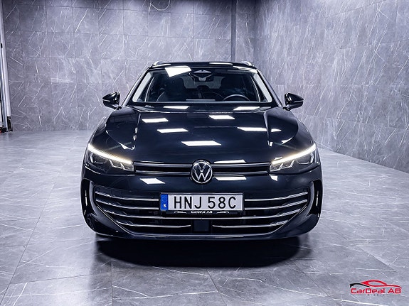 Volkswagen Passat 2 of 30