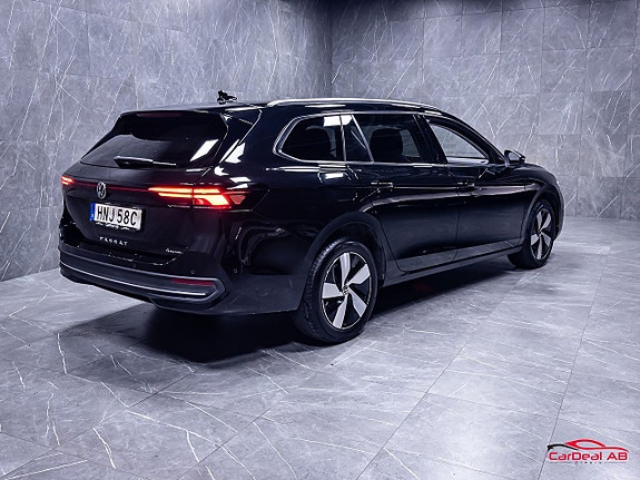 Volkswagen Passat 7 of 30