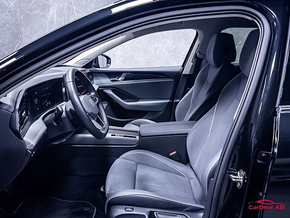Volkswagen Passat 10 of 30