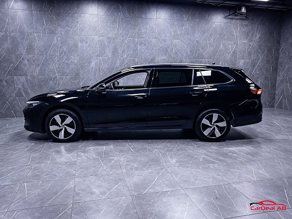 Volkswagen Passat 4 of 30