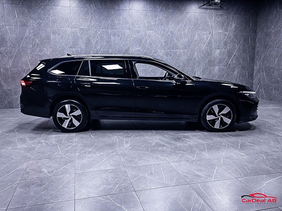 Volkswagen Passat 8 of 30
