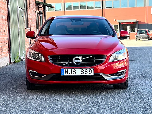 Volvo S60 2 of 5