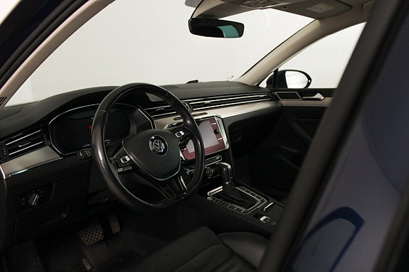 Volkswagen Passat 12 of 23
