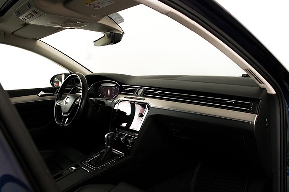 Volkswagen Passat 15 of 23