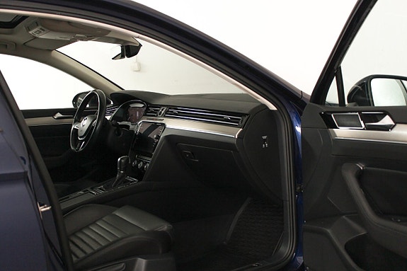 Volkswagen Passat 14 of 23