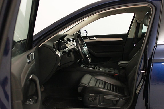 Volkswagen Passat 11 of 23