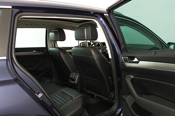 Volkswagen Passat 22 of 23