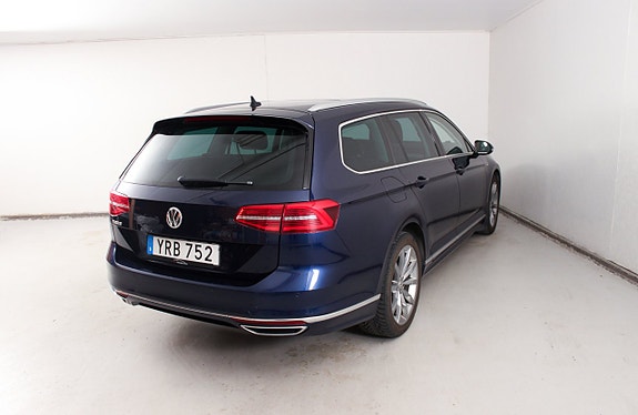 Volkswagen Passat 10 of 23