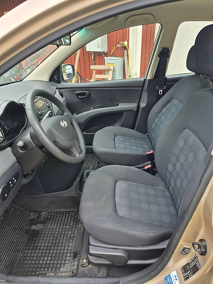 Hyundai i10 9 of 15