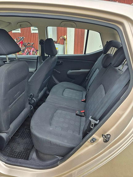 Hyundai i10 10 of 15