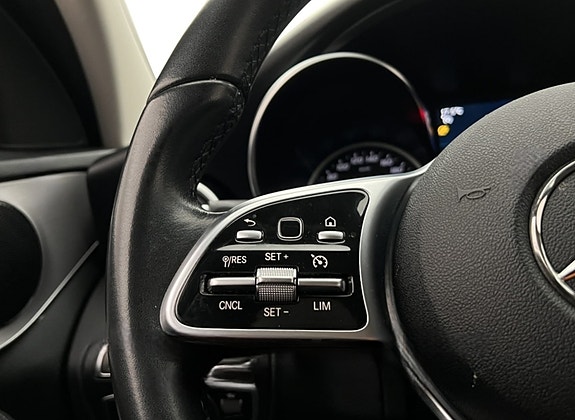 Mercedes-Benz C200 8 of 11