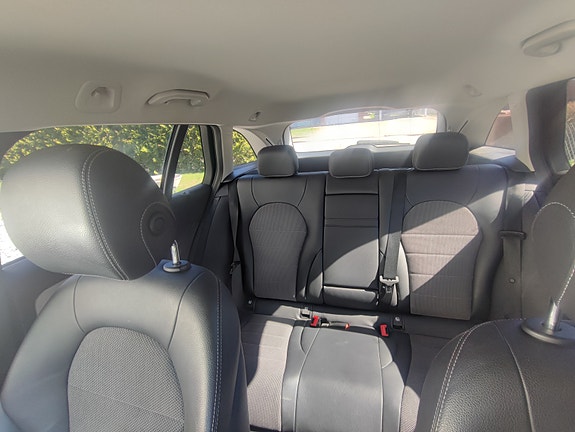 Mercedes-Benz C200 6 of 7