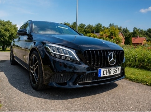 Mercedes-Benz C200 2 of 11