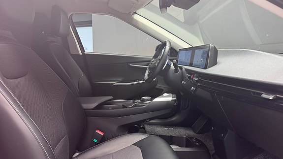 Kia EV6 10 of 21