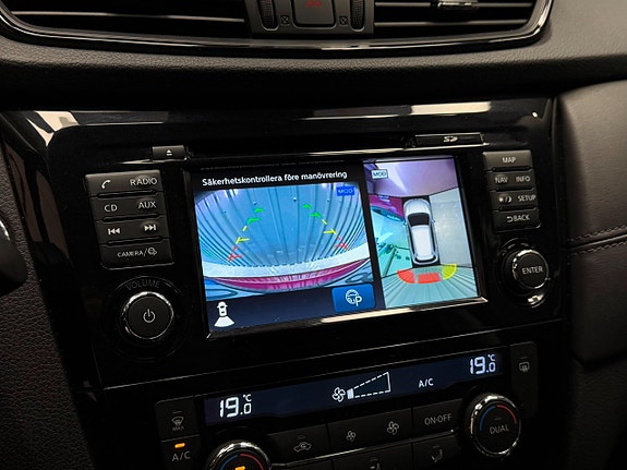 Nissan X-Trail 21 of 25