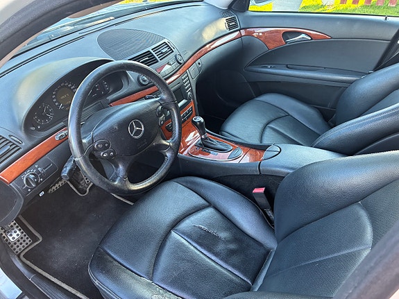 Mercedes-Benz E200 5 of 5