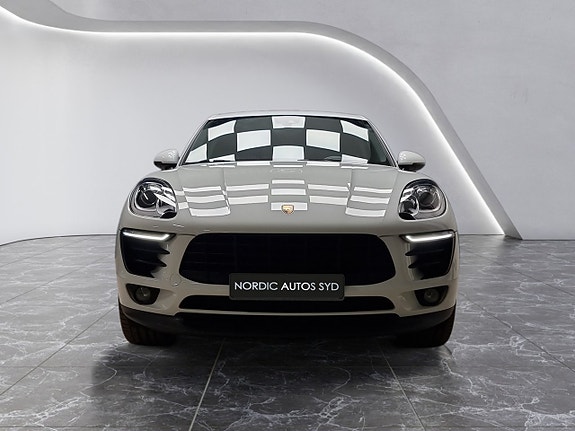 Porsche Macan S 9 of 22
