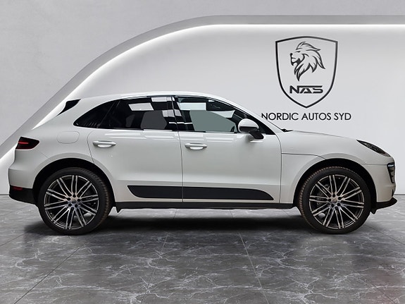 Porsche Macan S 7 of 22