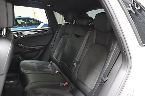 Porsche Macan S 15 of 22