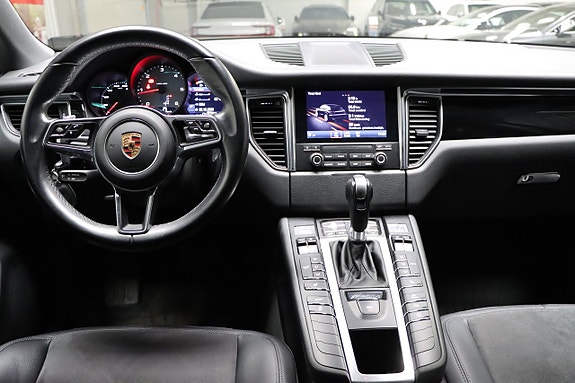 Porsche Macan S 11 of 22
