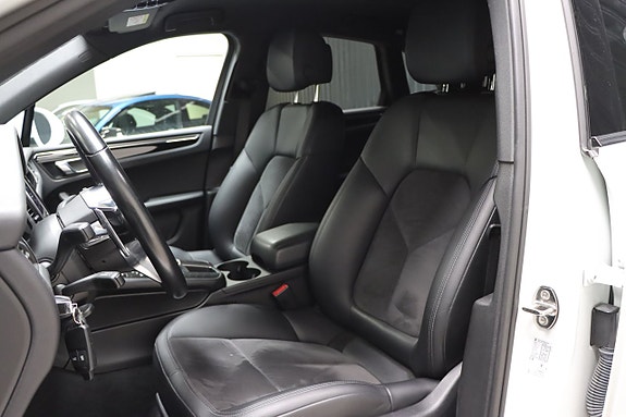 Porsche Macan S 13 of 22