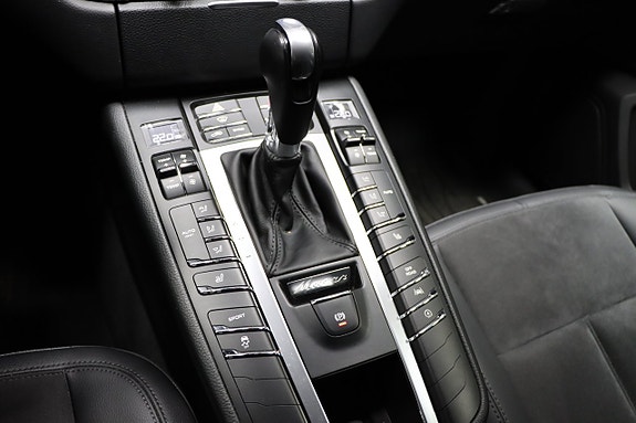Porsche Macan S 17 of 22