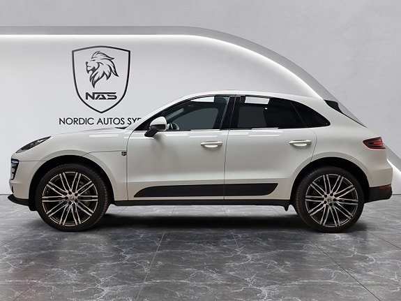 Porsche Macan S 2 of 5