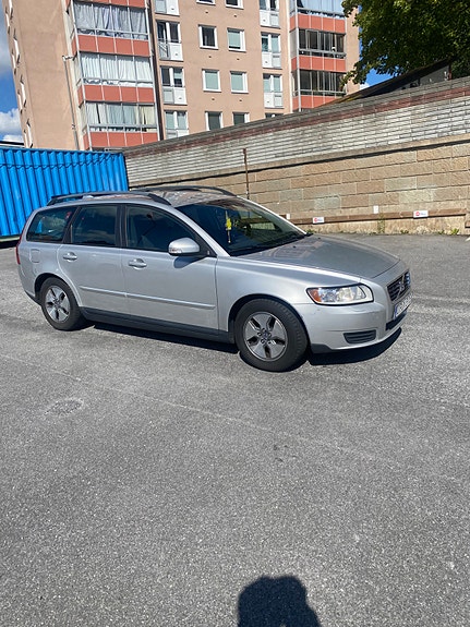 Volvo V50 2 of 15