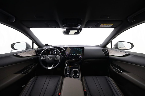 Lexus NX450h+ 13 of 29