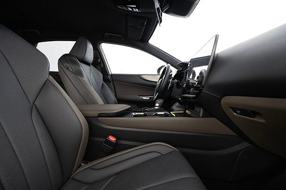 Lexus NX450h+ 14 of 29