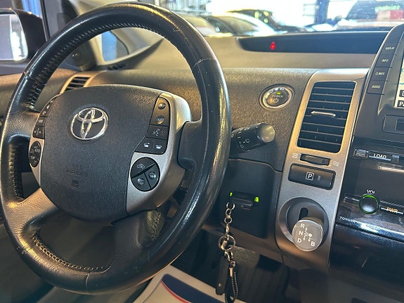 Toyota Prius 12 of 18