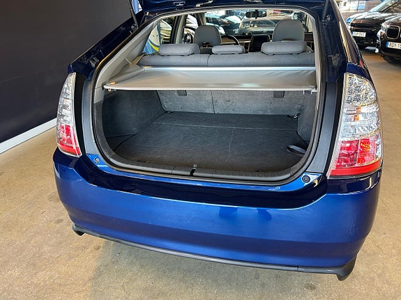Toyota Prius 17 of 18