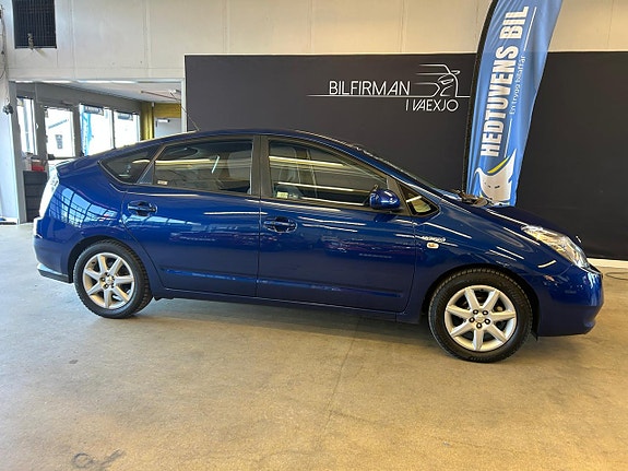 Toyota Prius 2 of 5