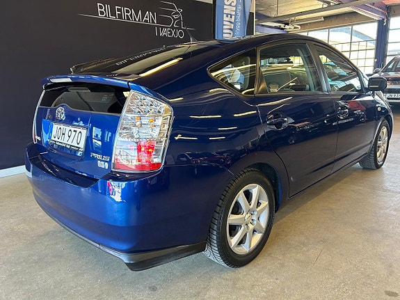 Toyota Prius 5 of 5