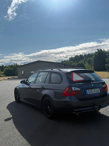 BMW 320d 2 of 7