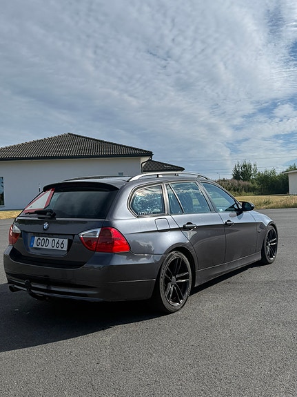 BMW 320d 3 of 7