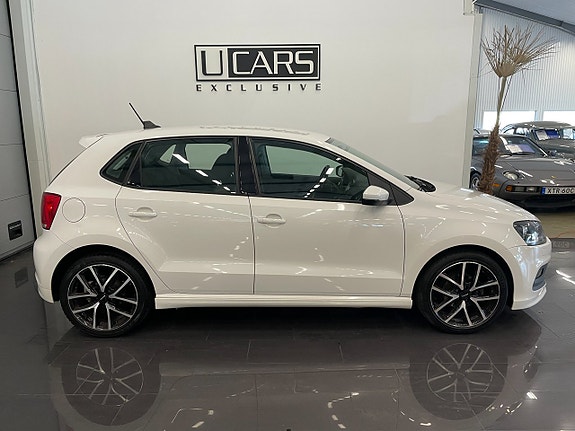 Volkswagen Polo 2 of 5