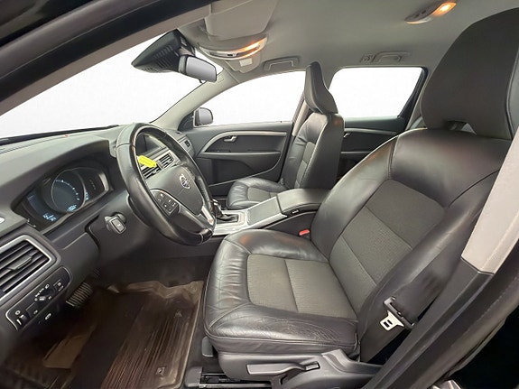 Volvo V70 12 of 30