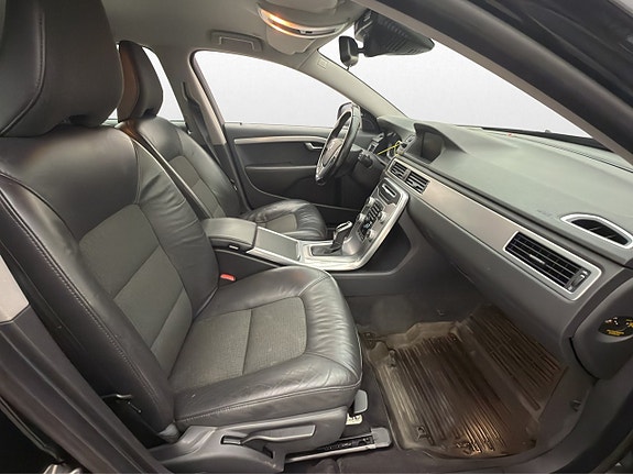 Volvo V70 25 of 30