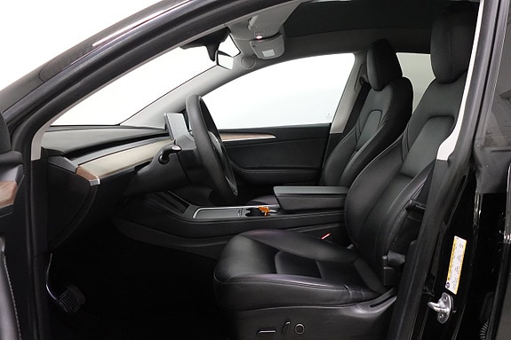 Tesla Model Y 4 of 5